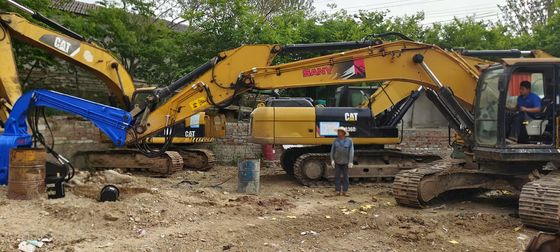 Conduttore professionista di escavatori per progetti di costruzione e infrastrutture